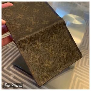 Authentic Louis Vuitton Men’s Vintage Leather Monogram Wallet.